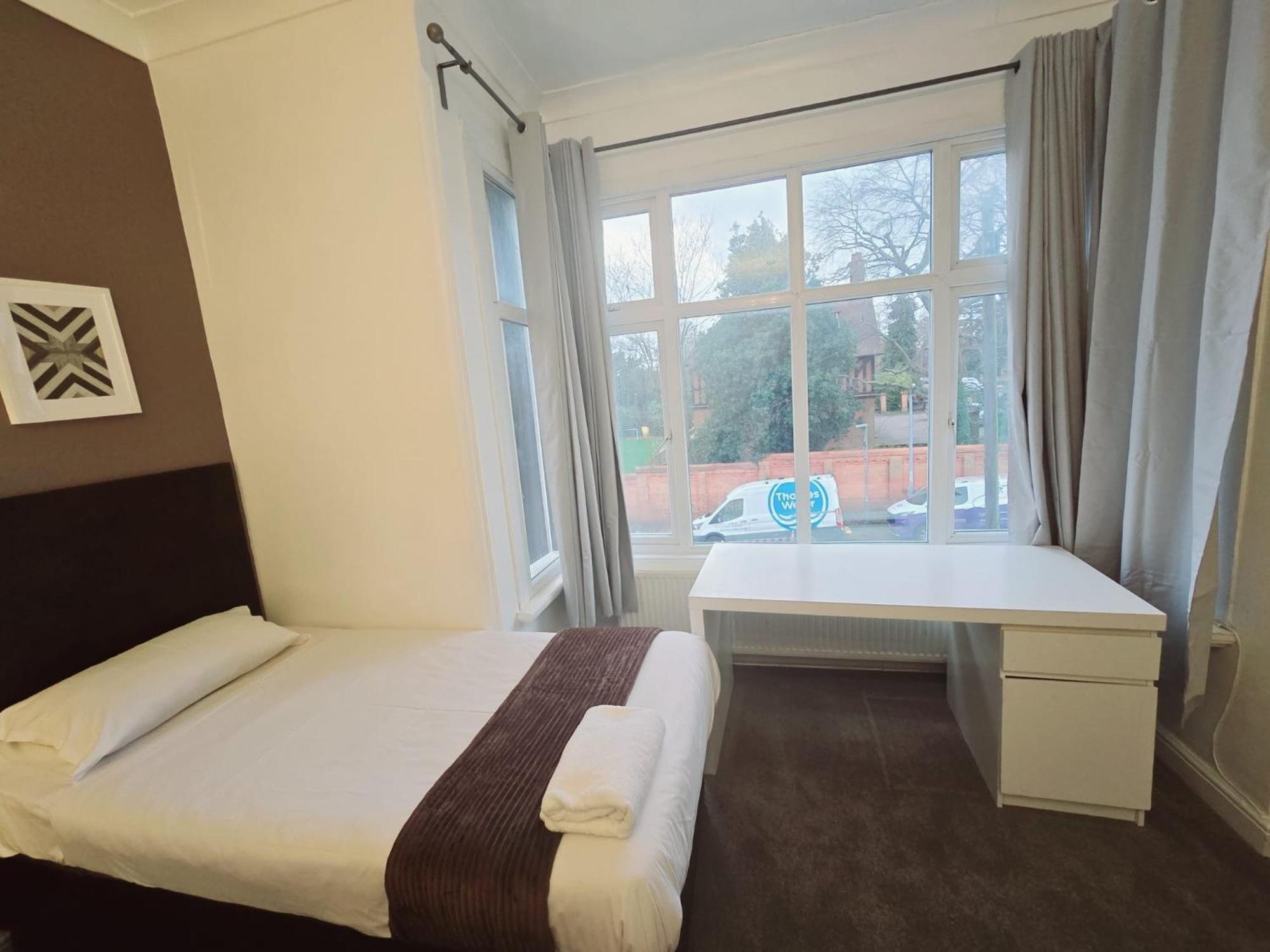 Kingswood Hotel Мейденхед Экстерьер фото